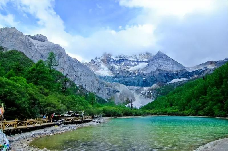 中国十大必去旅游胜地（旅游必去十大景点推荐）