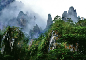 三清山国家公园:江西上饶，2008年被列入世界自然遗产名录。三清山，道教名山，1600余年的道教历史孕育了丰厚的道教文化内涵。14亿年的地质运动，形成了举世无双的花岗岩峰林地貌，有“世界地质公园”的美誉。